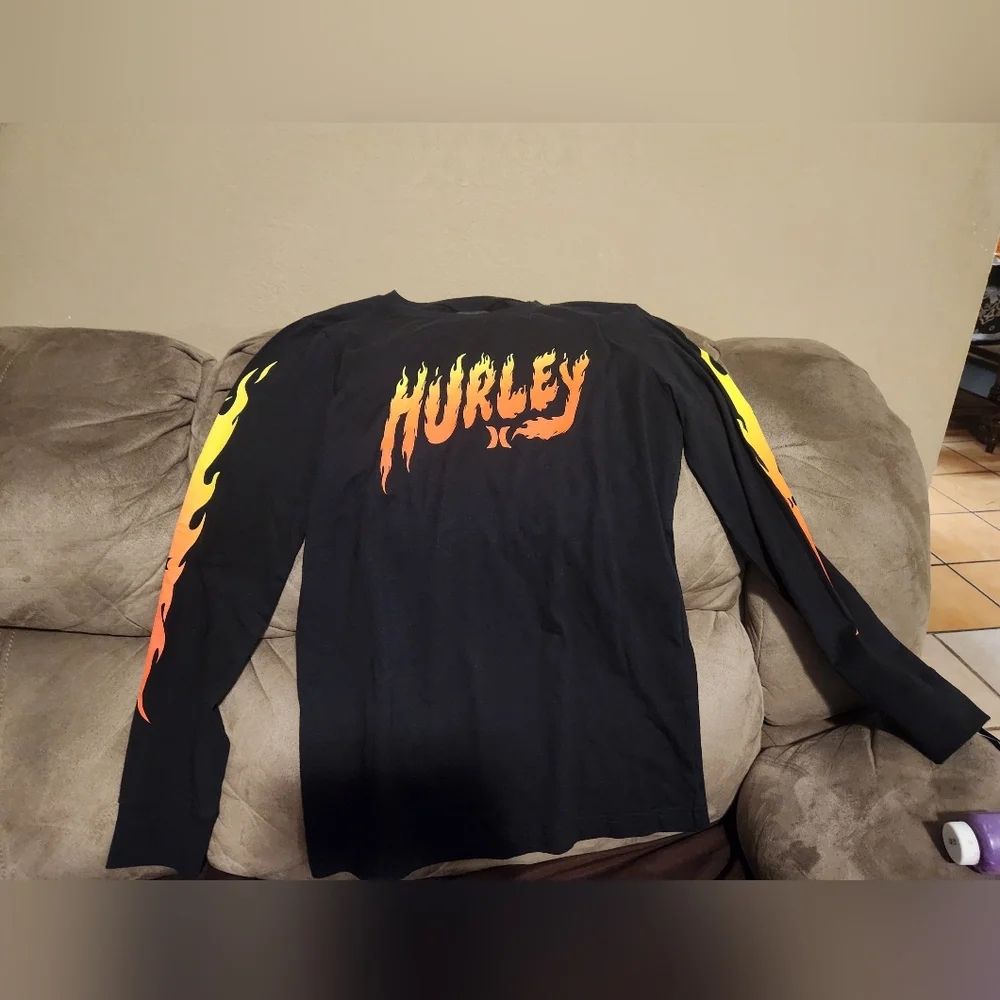 Hurley tee - Picture 1 of 3